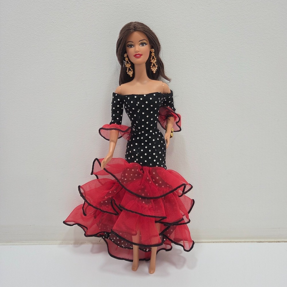 SPAIN BARBIE DOLL DOLLS OF THE‎ WORLD PASSPORT  2012 MATTEL X8421